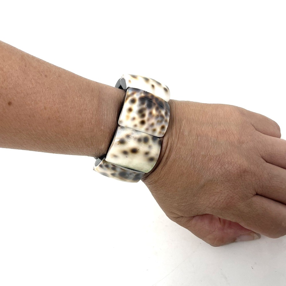 Gorgeous Vintage Designer Bracelet Seashells Cypraea Tigris Schilderiana Beads